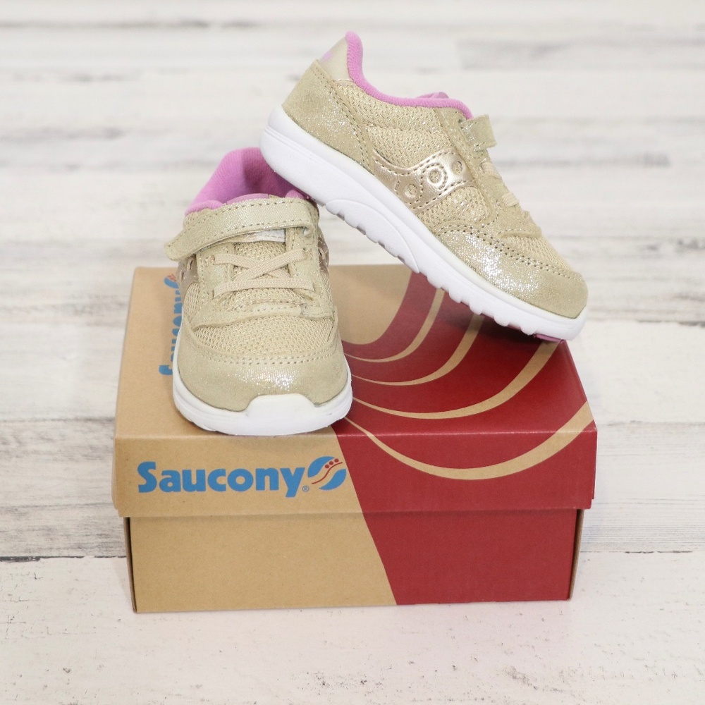 Saucony Baby Jazz Lite Sneaker in Gold Sparkle 6.5 WIDE  new in box Baby /Walker